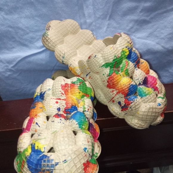 Size 8 Beige Bubble slides with multi color splashes - Picture 2 of 2